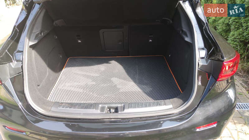 Позашляховик / Кросовер Infiniti QX30 2016 в Запоріжжі