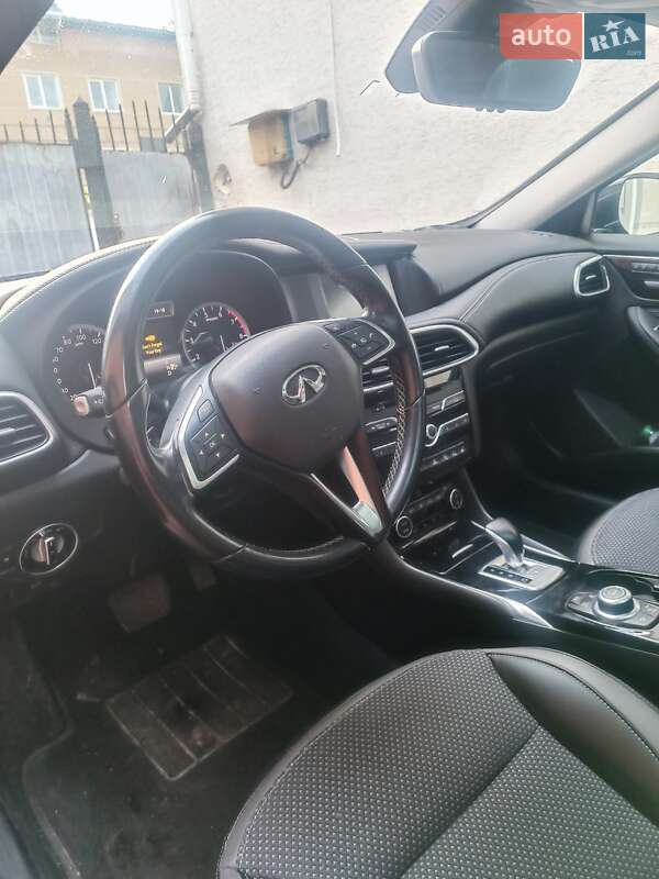 Позашляховик / Кросовер Infiniti QX30 2018 в Чорткові