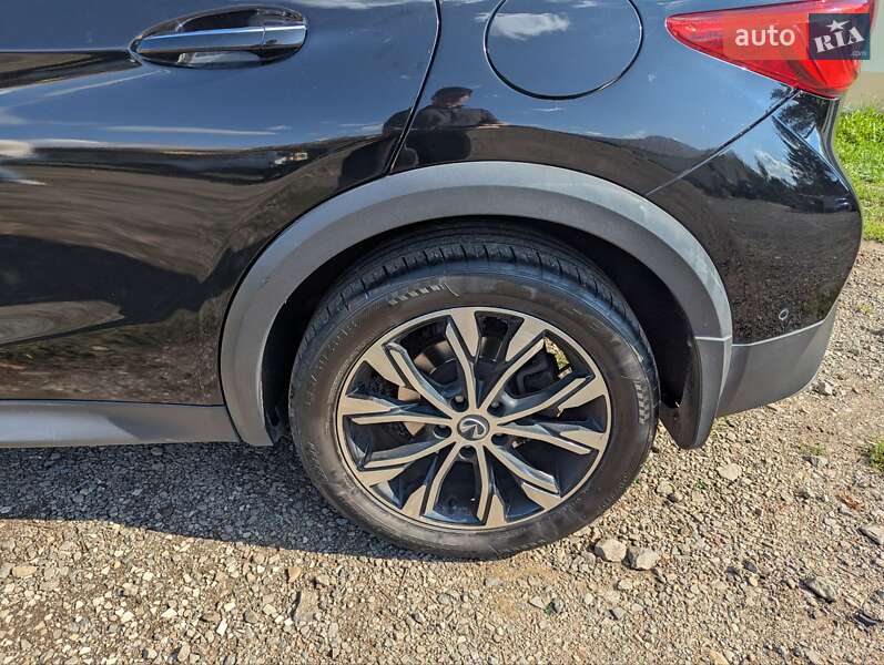 Внедорожник / Кроссовер Infiniti QX30 2016 в Ужгороде