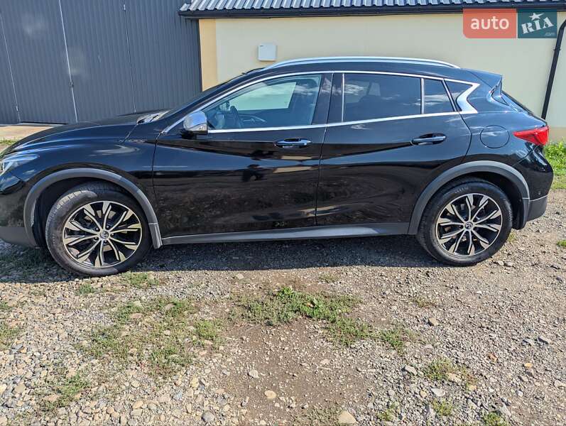 Внедорожник / Кроссовер Infiniti QX30 2016 в Ужгороде