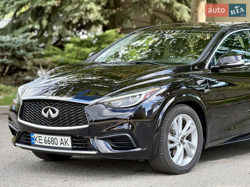 Позашляховик / Кросовер Infiniti QX30 2017 в Дніпрі