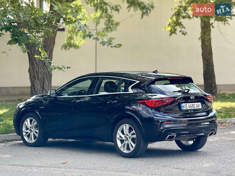 Позашляховик / Кросовер Infiniti QX30 2017 в Дніпрі