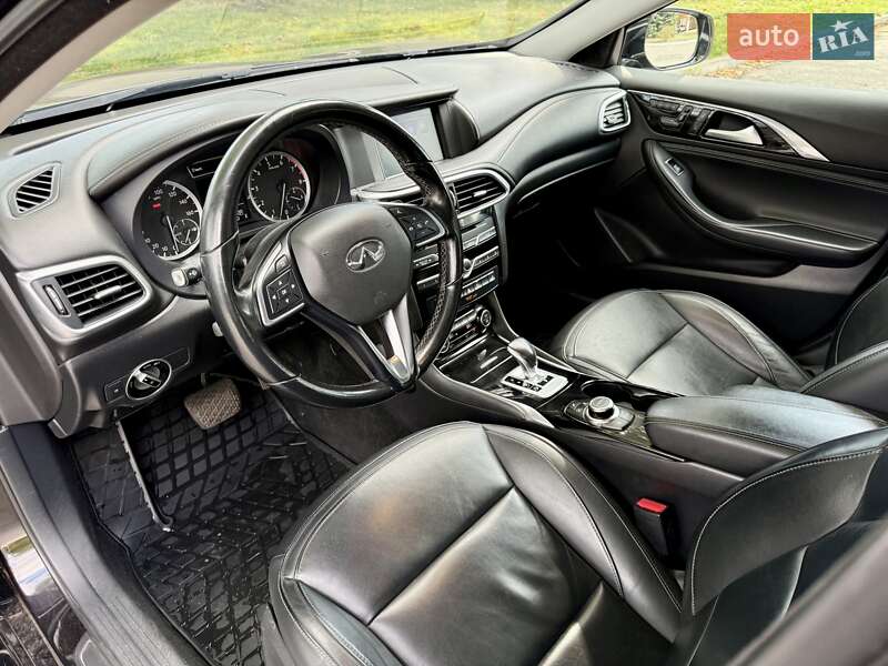 Позашляховик / Кросовер Infiniti QX30 2017 в Дніпрі