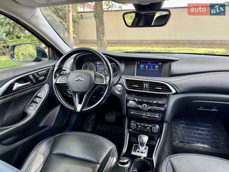 Позашляховик / Кросовер Infiniti QX30 2017 в Дніпрі