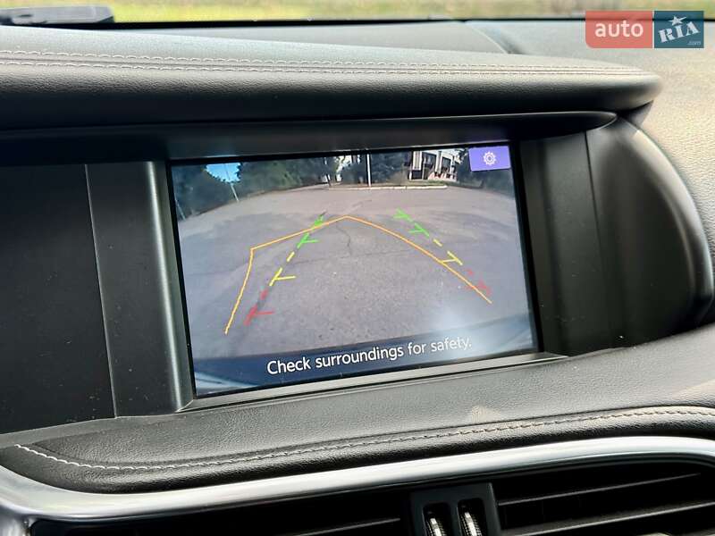 Позашляховик / Кросовер Infiniti QX30 2017 в Дніпрі