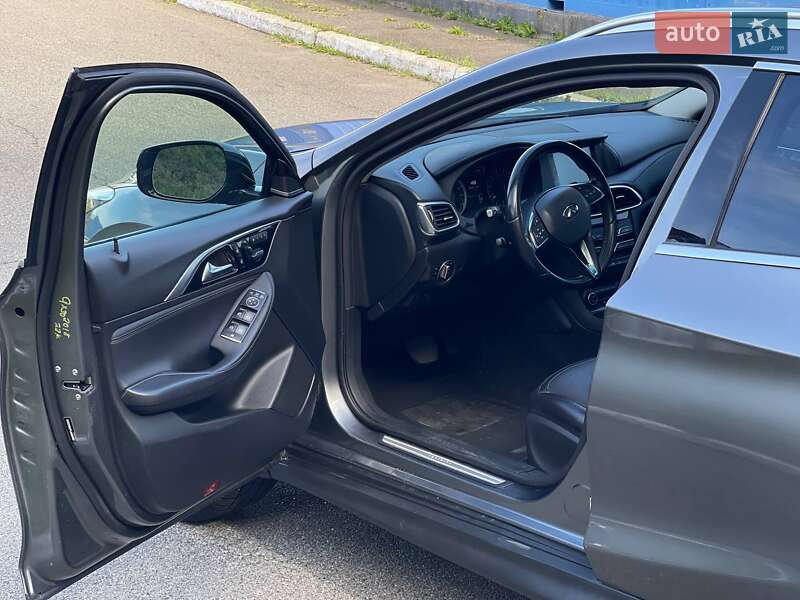 Позашляховик / Кросовер Infiniti QX30 2016 в Києві