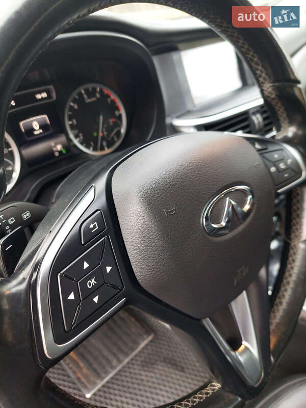 Позашляховик / Кросовер Infiniti QX30 2016 в Кременчуці