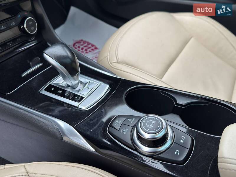 Позашляховик / Кросовер Infiniti QX30 2016 в Львові