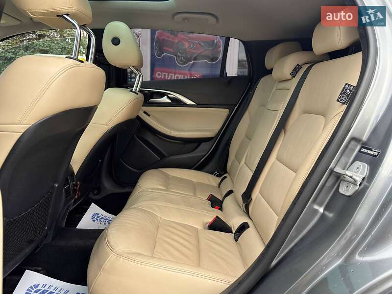 Позашляховик / Кросовер Infiniti QX30 2016 в Львові