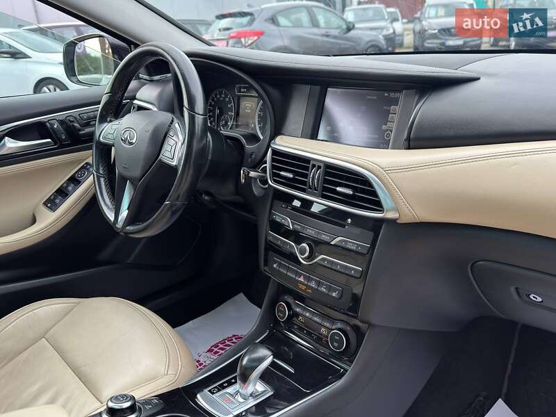 Позашляховик / Кросовер Infiniti QX30 2016 в Львові