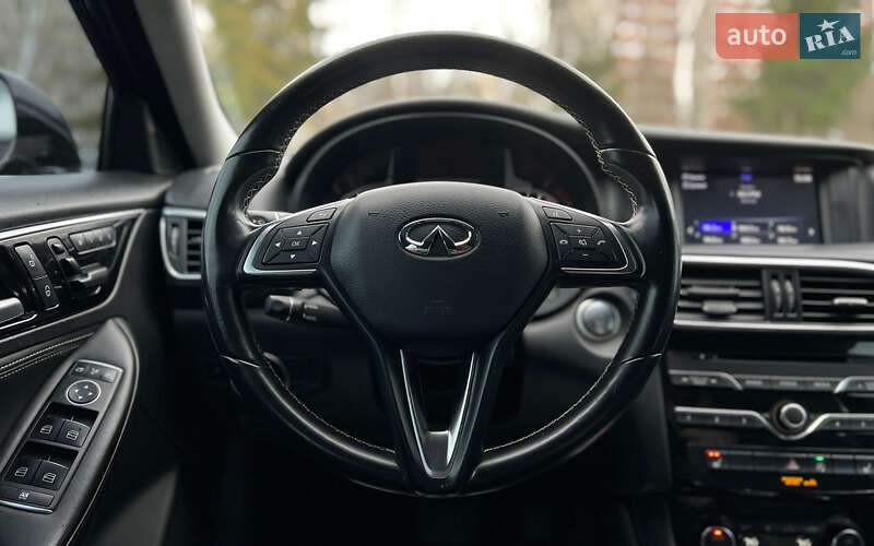 Внедорожник / Кроссовер Infiniti QX30 2016 в Львове