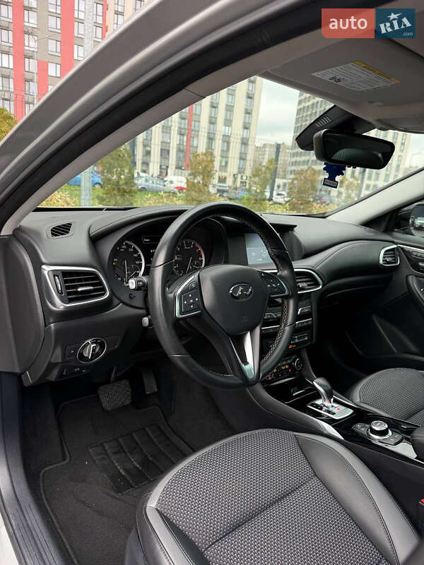 Внедорожник / Кроссовер Infiniti QX30 2018 в Киеве