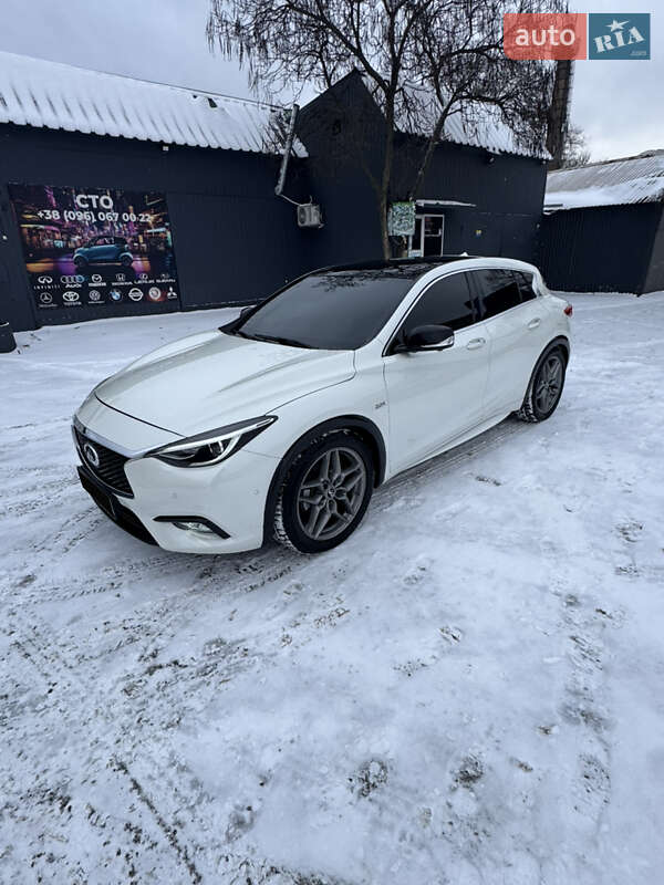 Infiniti QX30 2016