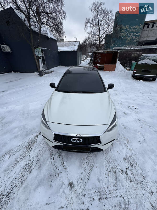 Внедорожник / Кроссовер Infiniti QX30 2016 в Днепре