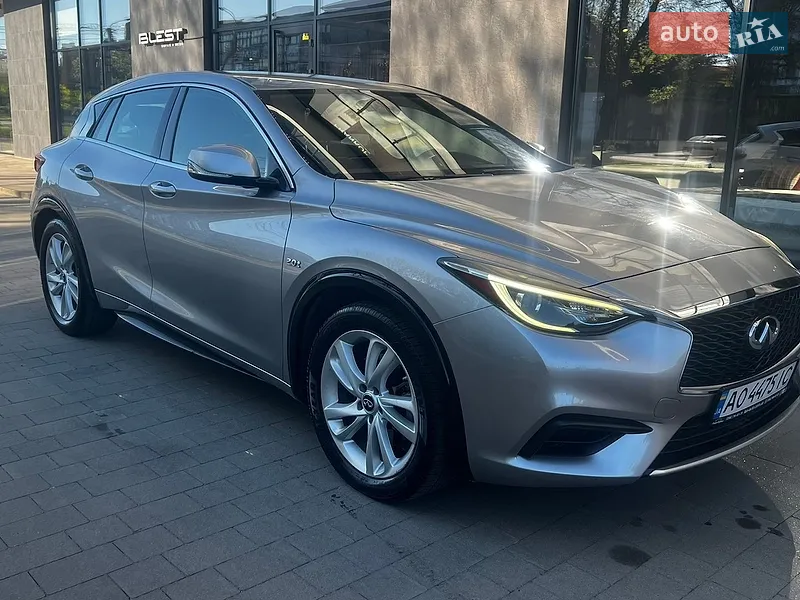 Infiniti QX30