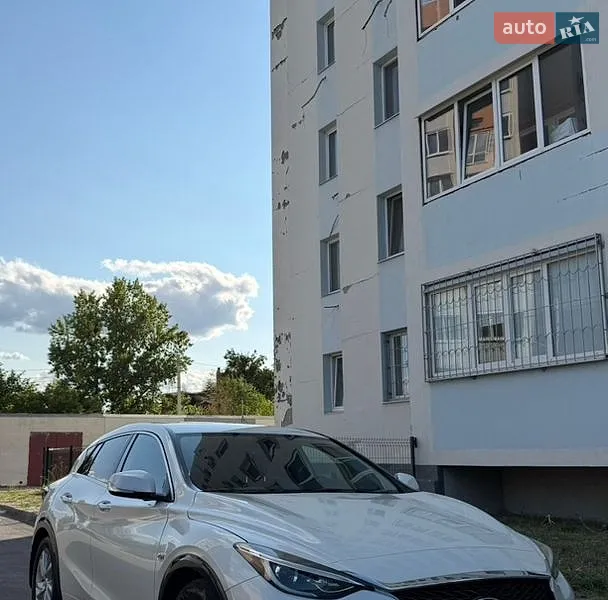 Infiniti QX30