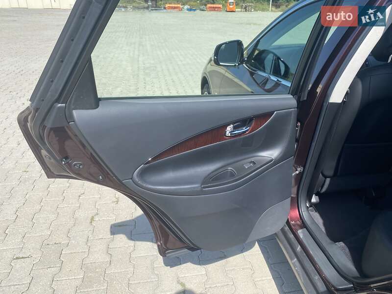 Позашляховик / Кросовер Infiniti QX50 2015 в Чернівцях