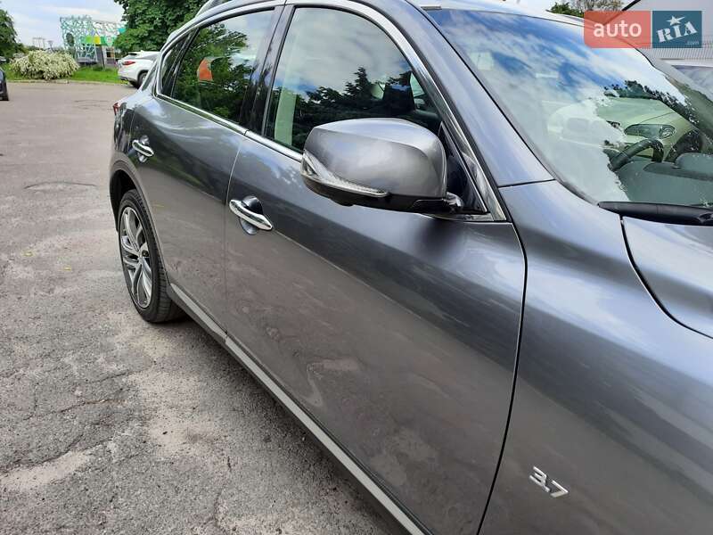 Внедорожник / Кроссовер Infiniti QX50 2016 в Киеве