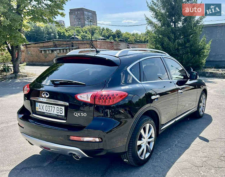 Позашляховик / Кросовер Infiniti QX50 2016 в Харкові