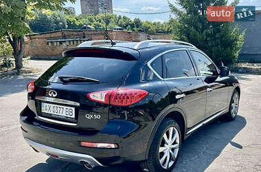 Внедорожник / Кроссовер Infiniti QX50 2016 в 