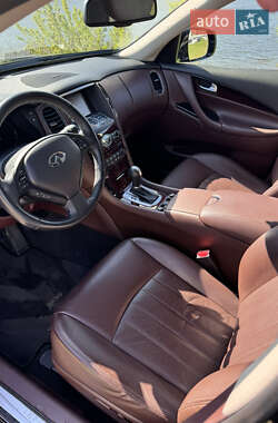 Внедорожник / Кроссовер Infiniti QX50 2016 в 