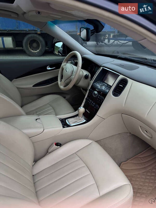 Внедорожник / Кроссовер Infiniti QX50 2013 в Новомосковске