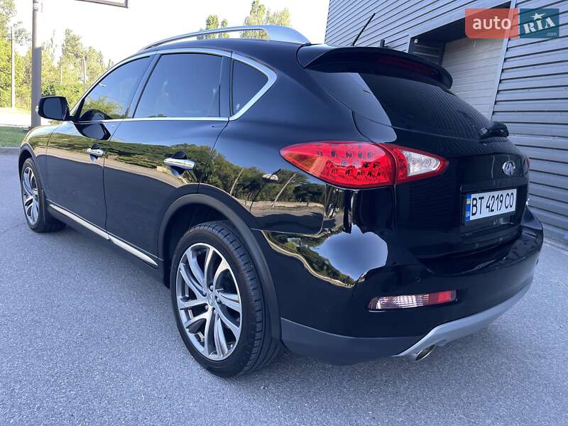 Позашляховик / Кросовер Infiniti QX50 2016 в Харкові