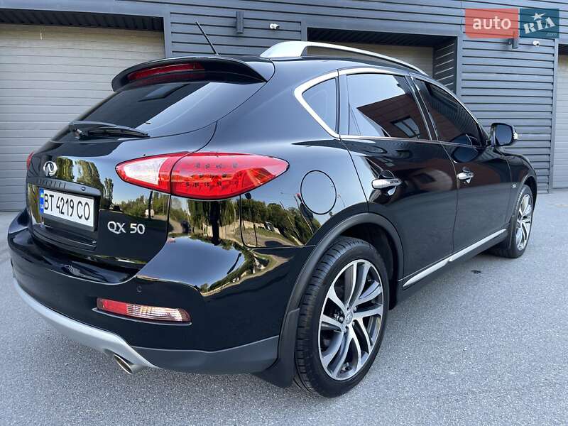 Позашляховик / Кросовер Infiniti QX50 2016 в Харкові