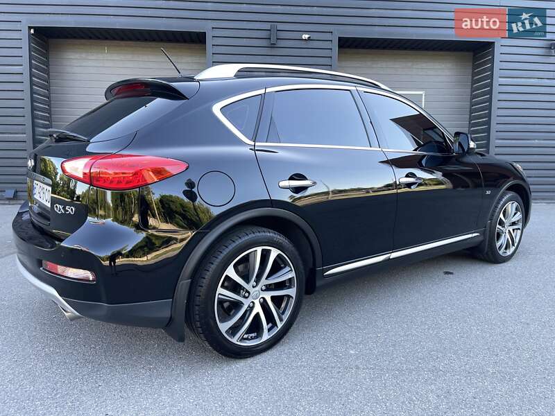 Позашляховик / Кросовер Infiniti QX50 2016 в Харкові