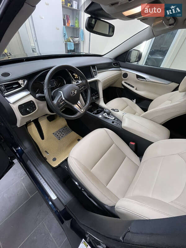 Внедорожник / Кроссовер Infiniti QX50 2019 в Коростене