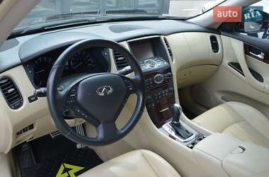 Внедорожник / Кроссовер Infiniti QX50 2016 в 