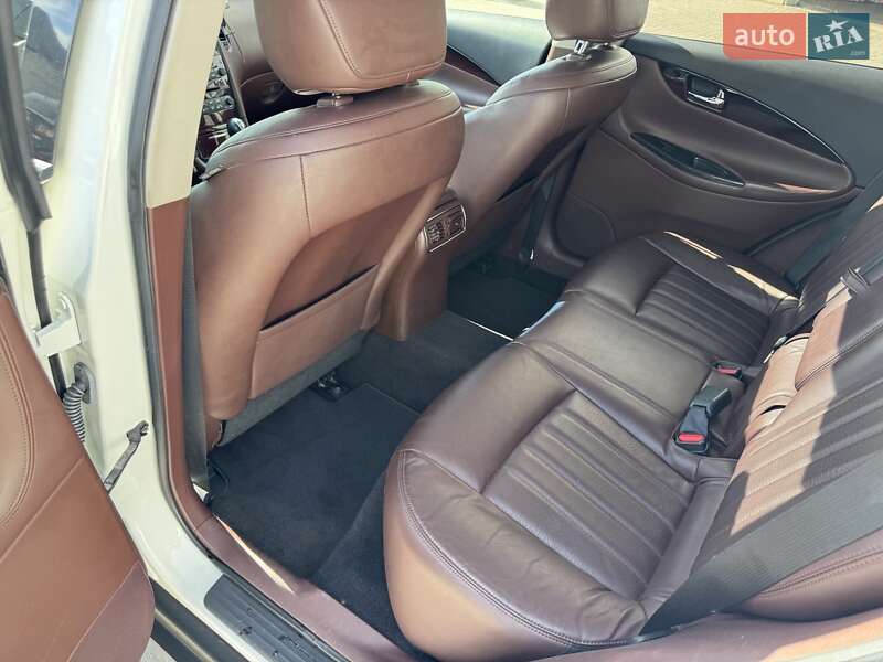 Внедорожник / Кроссовер Infiniti QX50 2016 в Запорожье