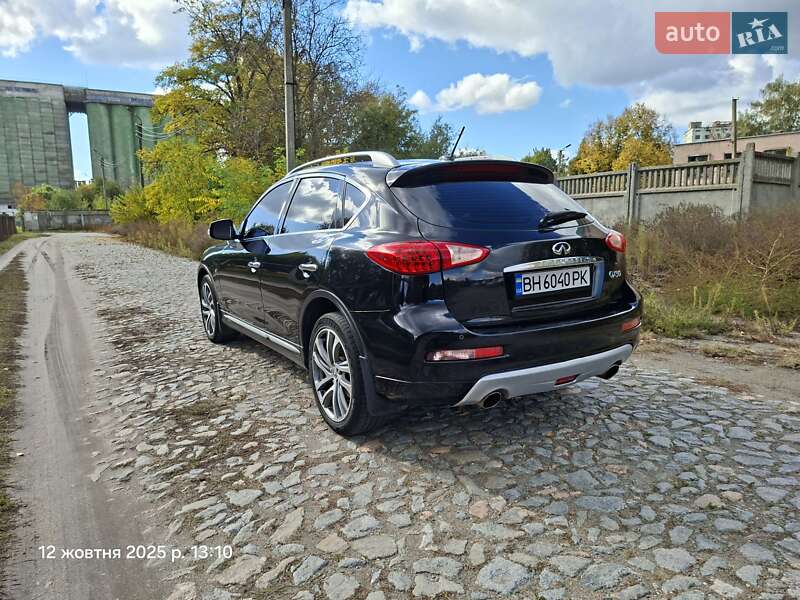 Внедорожник / Кроссовер Infiniti QX50 2016 в Золотоноше