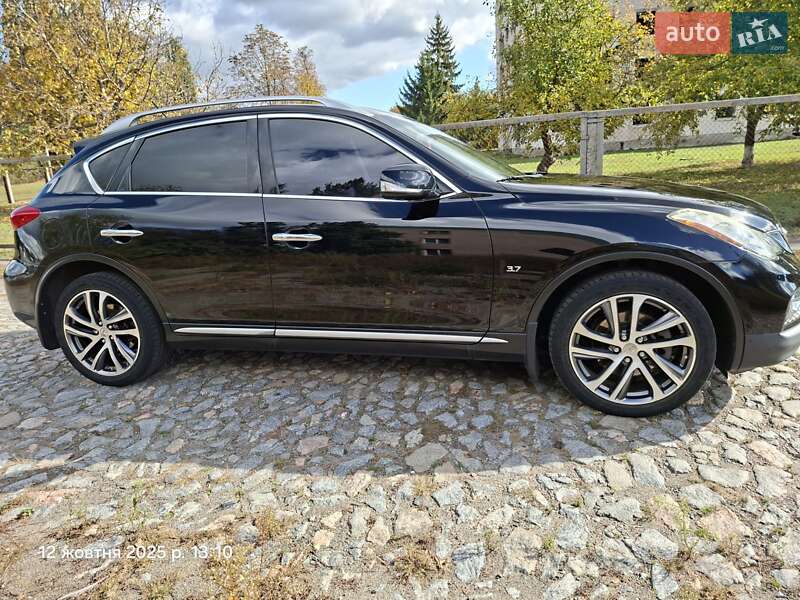 Внедорожник / Кроссовер Infiniti QX50 2016 в Золотоноше