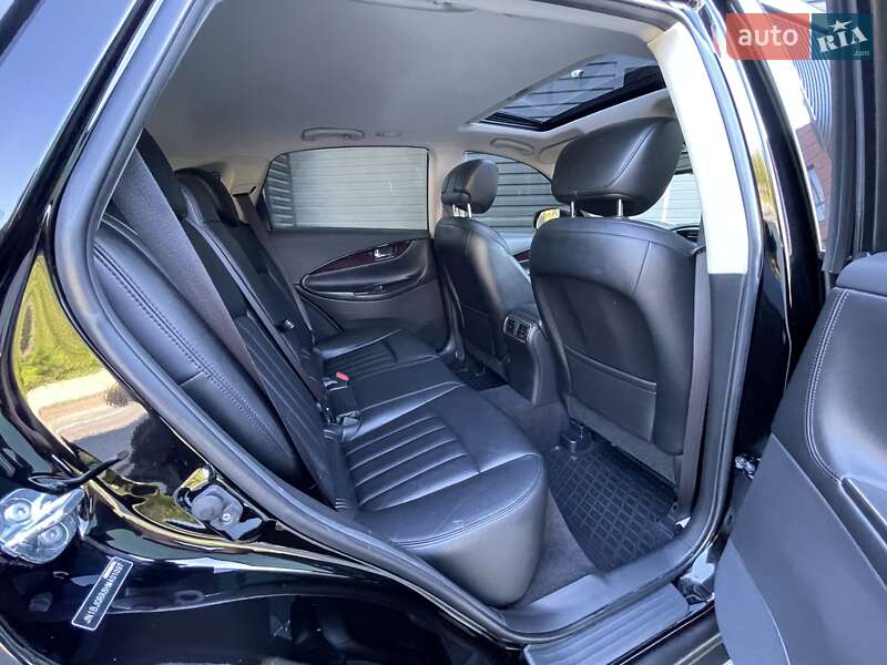 Позашляховик / Кросовер Infiniti QX50 2016 в Харкові