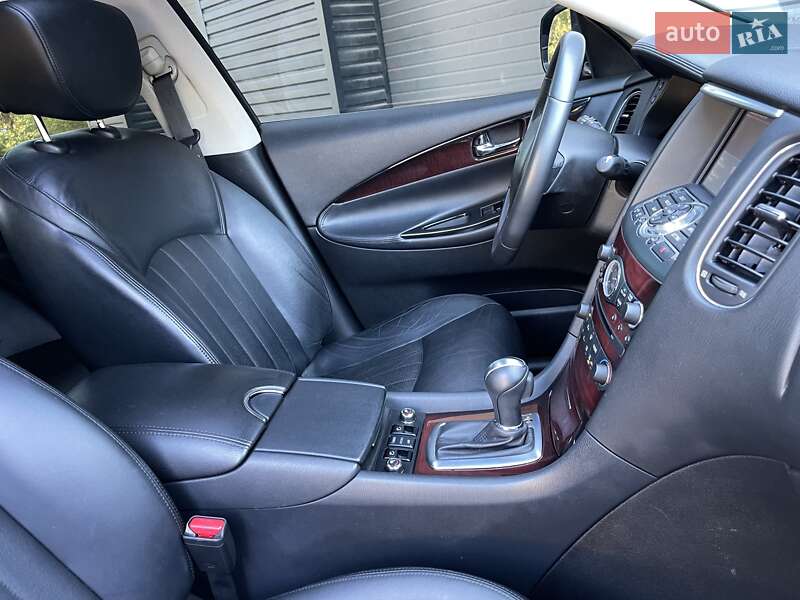 Позашляховик / Кросовер Infiniti QX50 2016 в Харкові