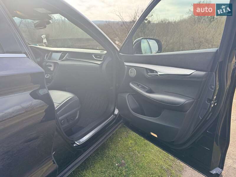 Внедорожник / Кроссовер Infiniti QX50 2018 в Корсуне-Шевченковском