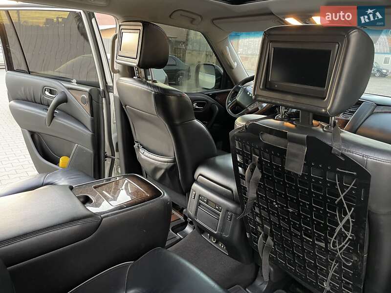 Позашляховик / Кросовер Infiniti QX56 2011 в Чернівцях