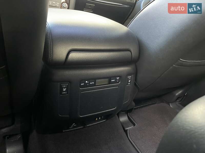 Внедорожник / Кроссовер Infiniti QX56 2010 в Львове