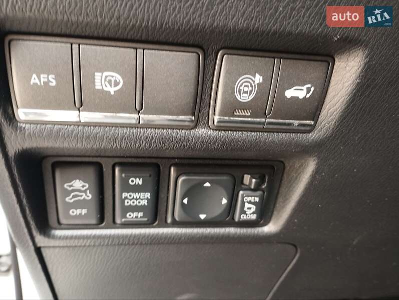 Позашляховик / Кросовер Infiniti QX56 2011 в Кам'янському