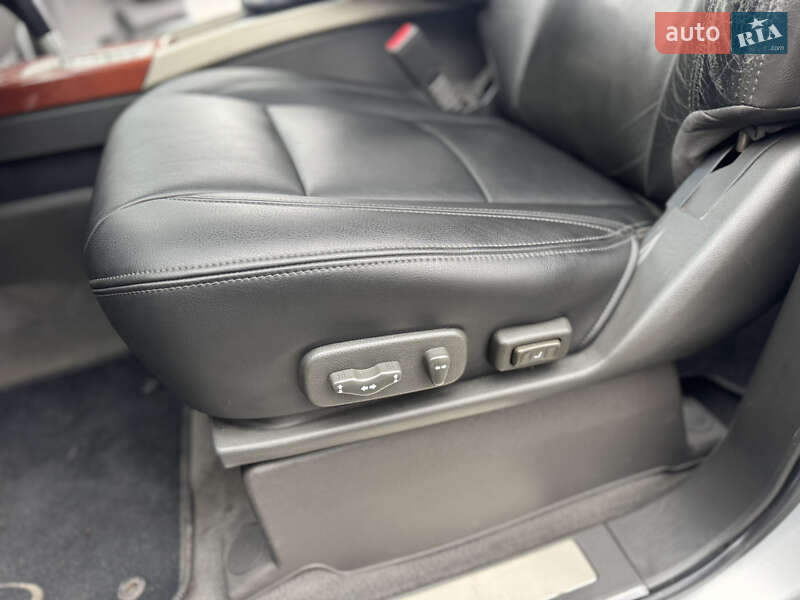 Позашляховик / Кросовер Infiniti QX56 2005 в Києві