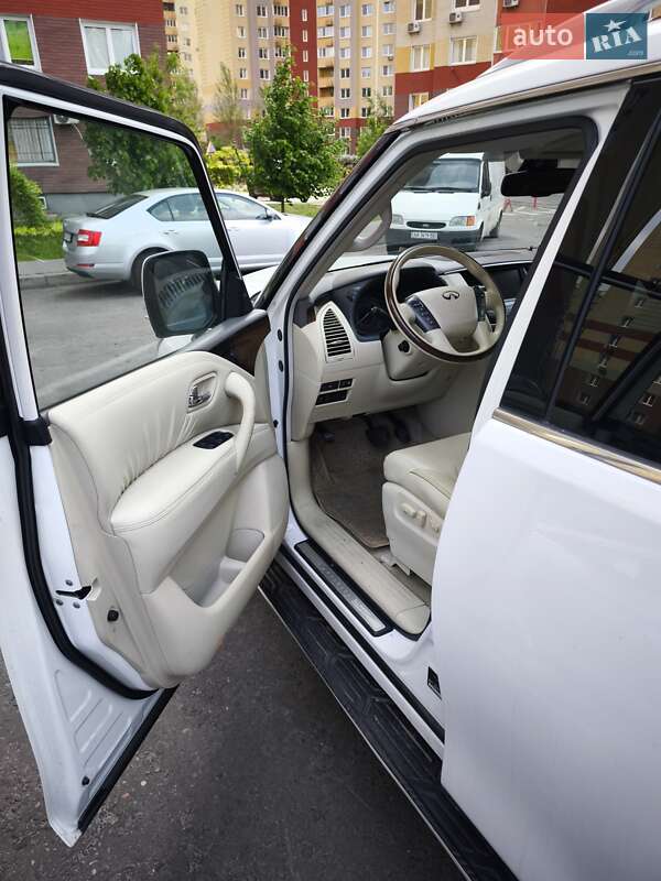 Внедорожник / Кроссовер Infiniti QX56 2011 в Черновцах