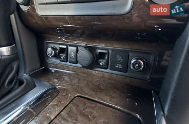 Позашляховик / Кросовер Infiniti QX56 2011 в 