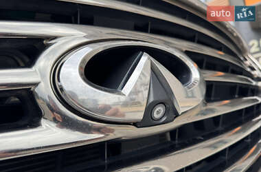 Внедорожник / Кроссовер Infiniti QX56 2011 в 