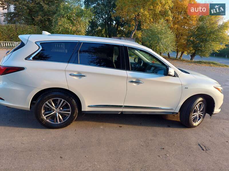 Внедорожник / Кроссовер Infiniti QX60 2016 в Тернополе