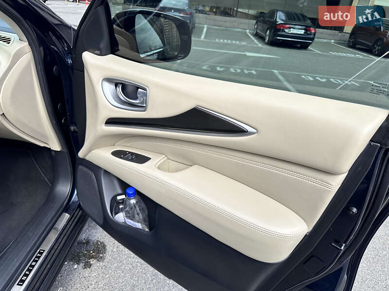 Позашляховик / Кросовер Infiniti QX60 2016 в Києві