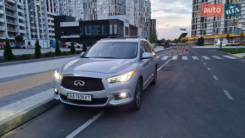 Внедорожник / Кроссовер Infiniti QX60 2016 в Киеве