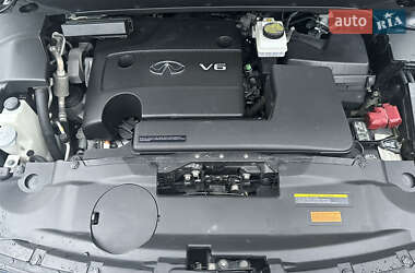 Внедорожник / Кроссовер Infiniti QX60 2015 в 