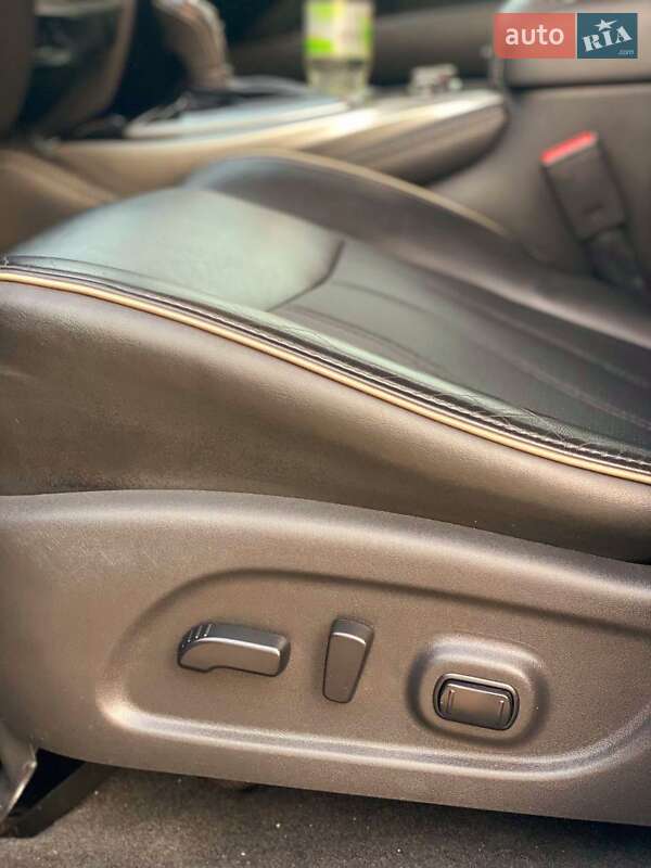 Внедорожник / Кроссовер Infiniti QX60 2019 в Калуше