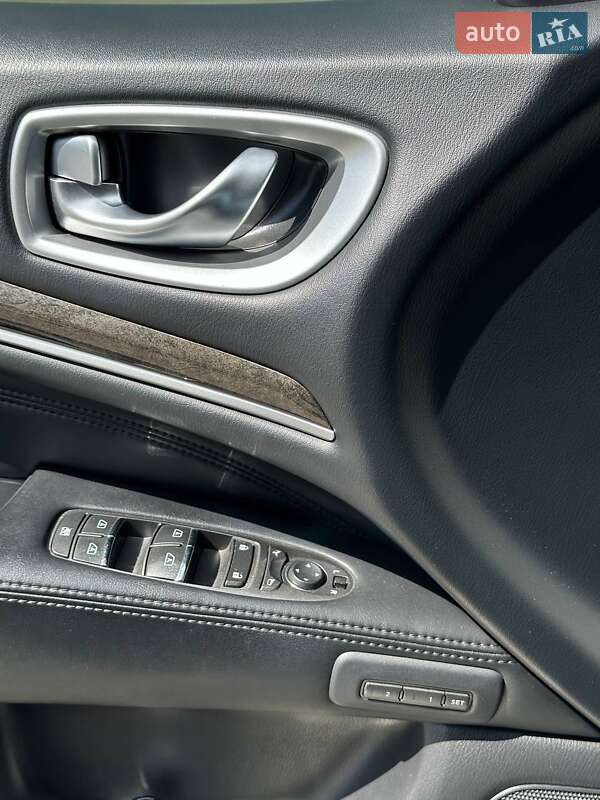 Позашляховик / Кросовер Infiniti QX60 2015 в Дніпрі